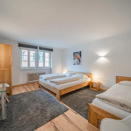 Gorilla Apartment